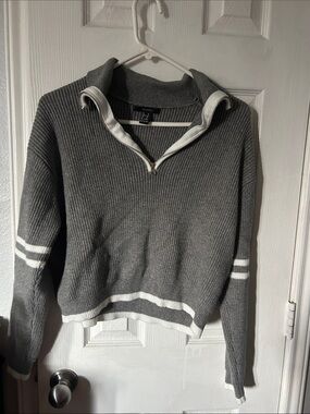 Forever 21 Gray V-Neck Half-Zip Sweater with White Trim